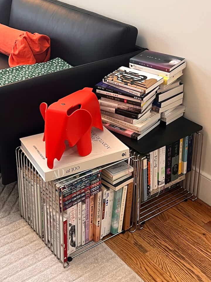 Spring refresh bookshelf edition! Have been going for pops of orange around my apartment. This Vitra elephant used to live on top of the fridge but has come down to earth for spring season 🧡 I like to stack books on top of each other and put a decor item on top. Sort of like putting a bow on a present!

Swipe for before/after!

#bookshelf #book #booktower #bookstorage #storage #spring #springinterior #springrefresh