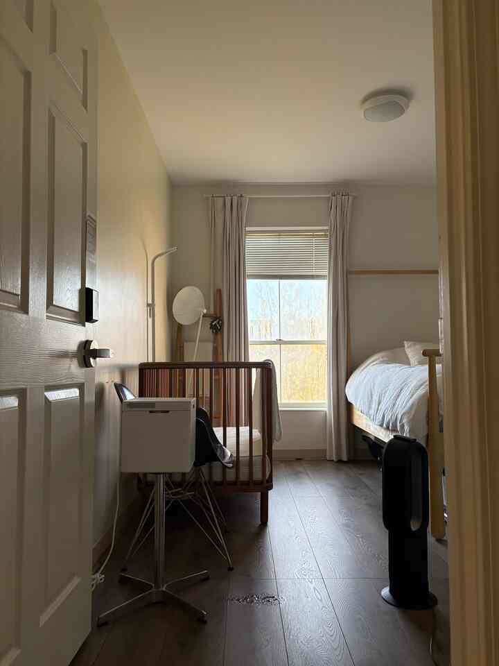 Neutral woody nursery for the little one🪵
#baby #nursery #crib #neutral #interior