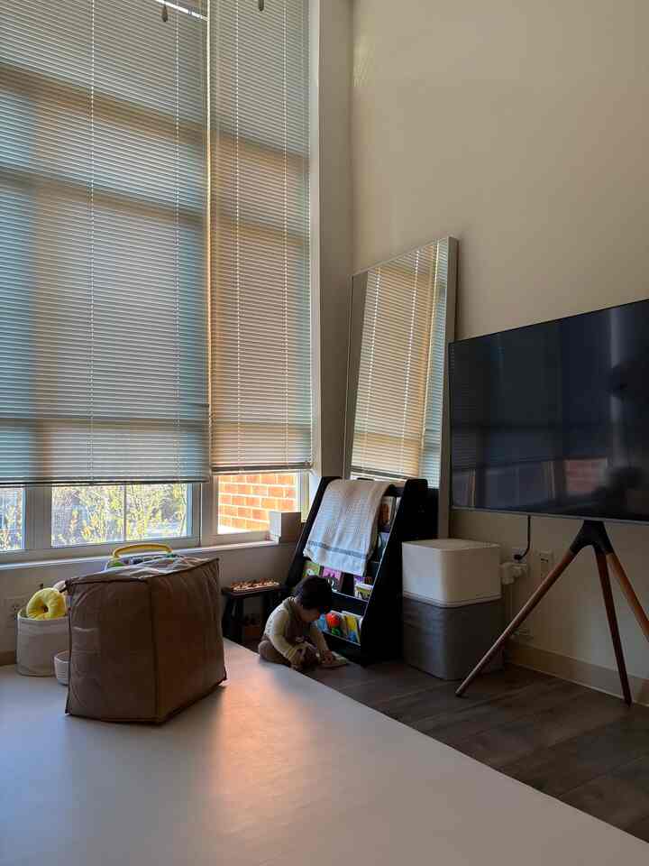 Functional and simple livingroom interior🪜
#livingroom #babymat #interior #midcentury #modern