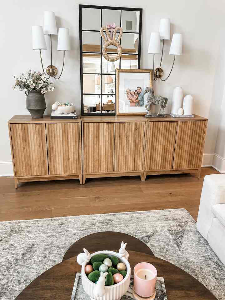 Easter decor ideas in our living room! #easterdecor #springdecor 