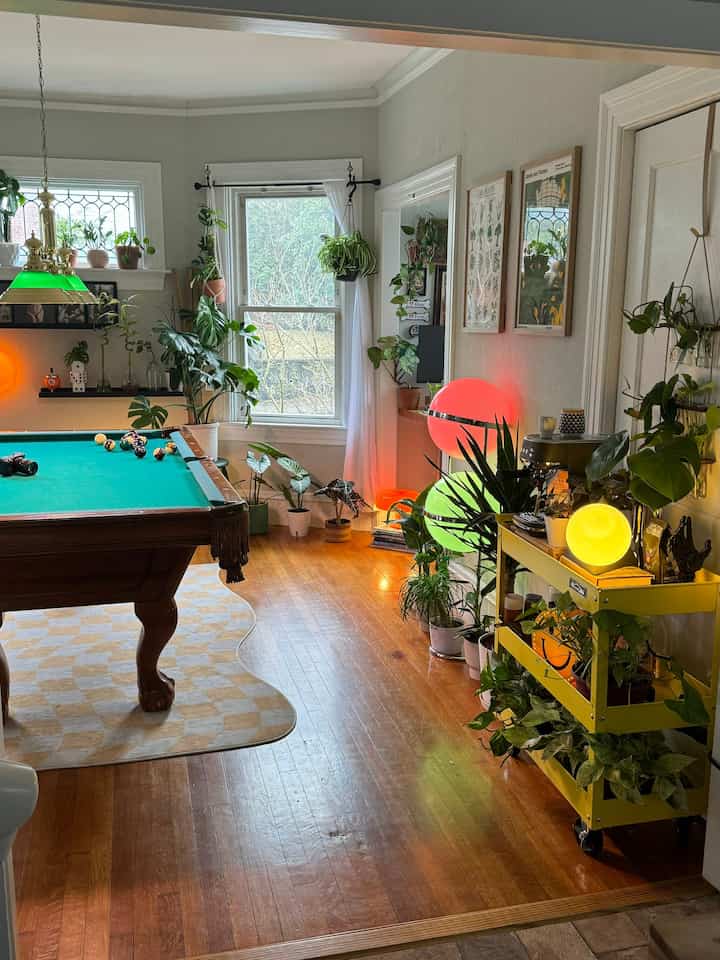 This is techincally a dining room, but we do tbjngs different around here 🎱 what do you think?
#billiards #coffeestation
