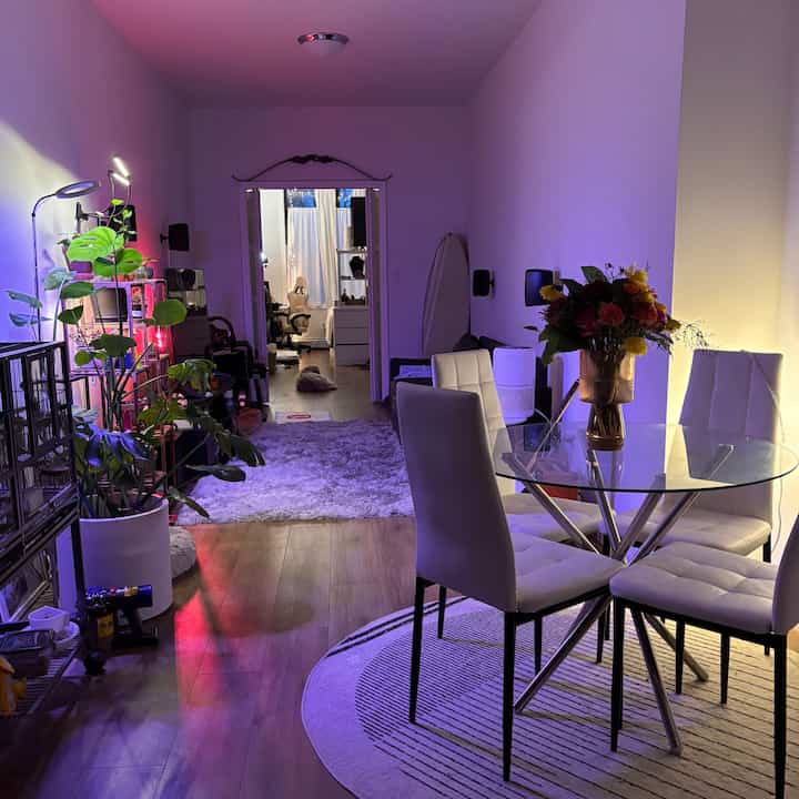 Warmer mood lighting for spring



#spring
#flowers
#plants
#livingroominterior 
#apartmentinterior 
#moodlighting