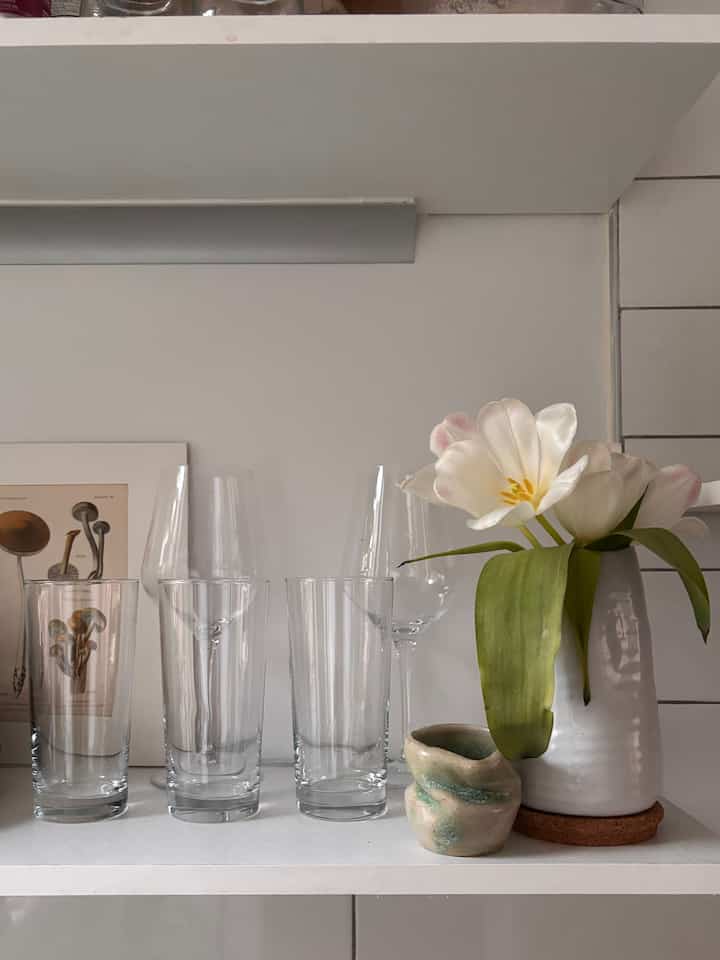 Enjoying a house full of flowers, and adding a vase in every available spot🌷


#flowerarrangement #flowers #kitcheninterior #kitchen #springflowers #spring #springinterior #flowers #plants 