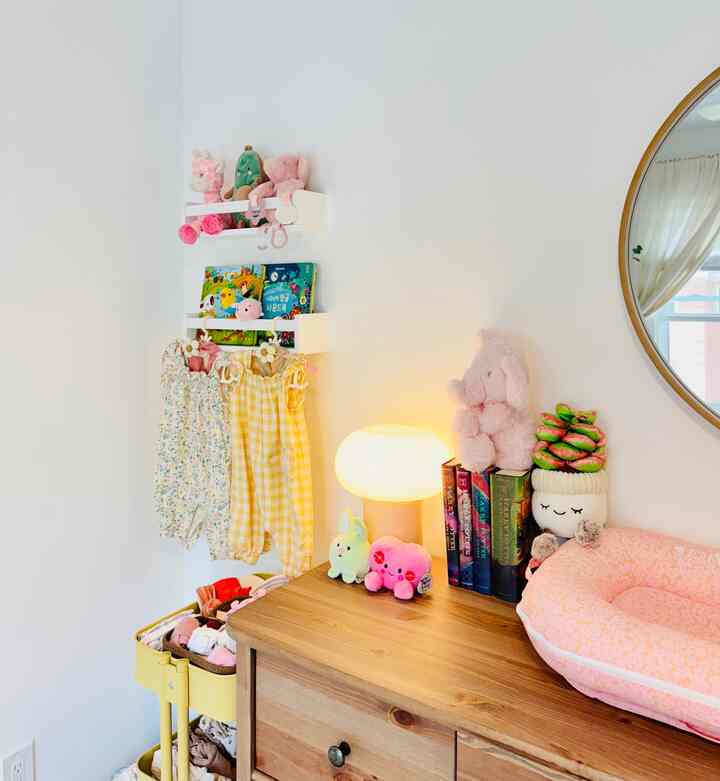 After/Before 

Spring refresh doesn’t have to mean a full makeover. I brought the season into my baby’s room with some colorful plushies, nature-inspired books, and a display of cute onesies. It instantly feels lighter, brighter, and ready for spring! 🌸🌼

#spring #springinterior #nursery #nurseryinterior #nurserydecoration #nurseryfurniture #nurserylighting #light #lightinginterior #lighting #lightingeffect #babyroomdecoration #babyroominterior #baby #babyroom #babybookshelf  #cozy #cozybedroom #cozyroom #CozyInterior #cozyhome 