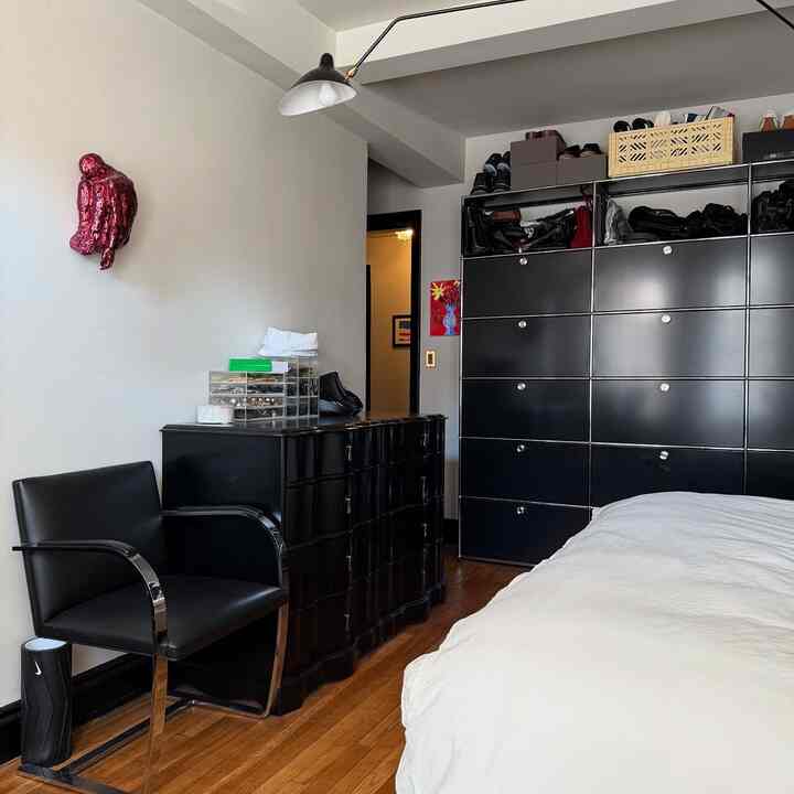 Some people want beige - I WANT BLACK 

#bedroom #bedroominterior #blackandwhite #blackinterior #USMmodular 