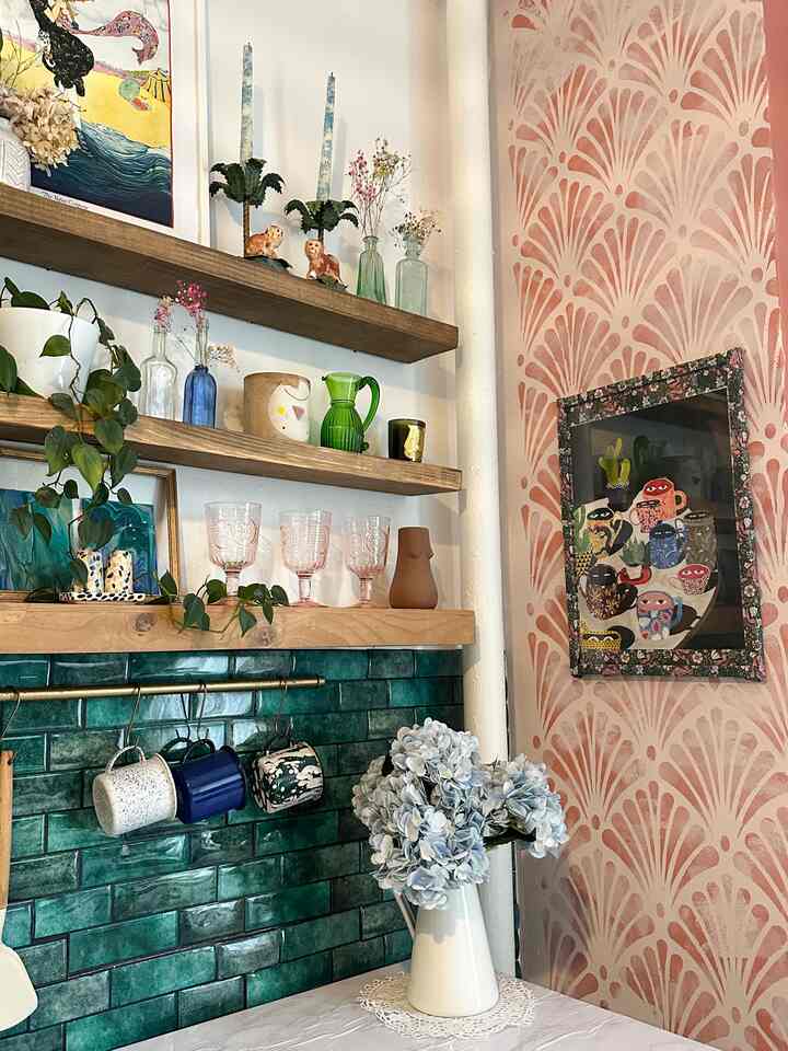 Just a girl and her treasures 💞 
#maximalism #colorful #eclectic 