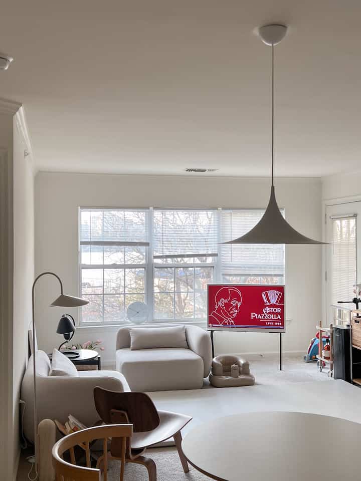 Spring refresh, not with decor—but with a new sofa layout. Modular magic keeps things fresh!

#livingroominterior #livingroom #livingroomdecoration #babymat #beigeinterior #beigetone #beige #modularsofa 