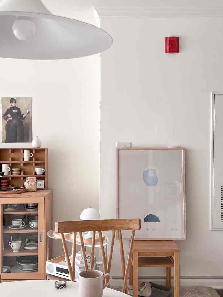 Added a pastel artwork for spring vibes—subtle and soft! Placed near the entry, it sets the mood the moment you walk in.

#woodenfurniture #WoodInterior #whitewood #whitewoodinterior #beigeinterior #livingroom #entry