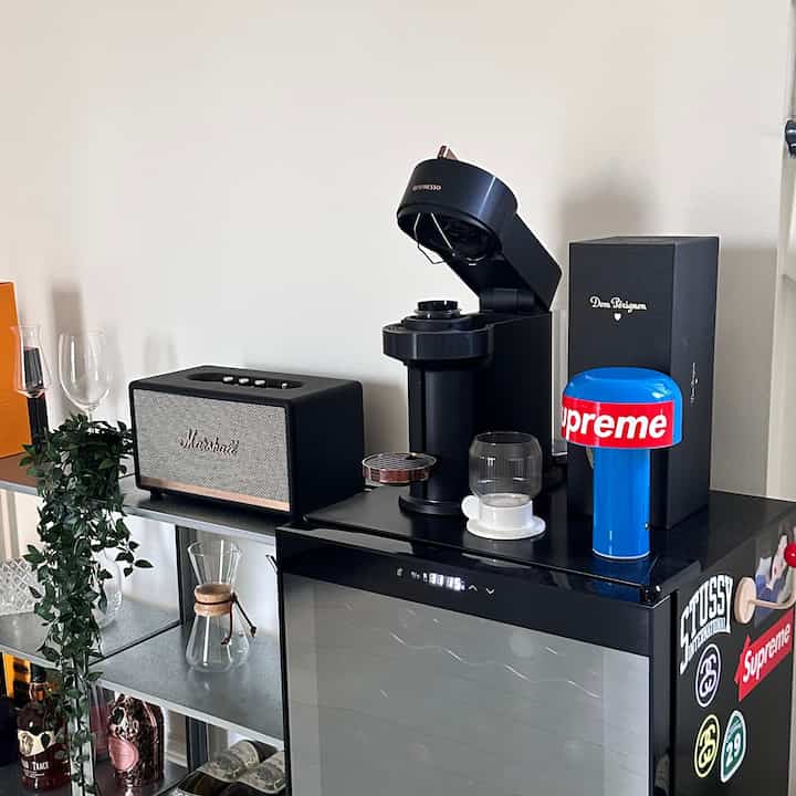 New point lamp at my homebar ! 🍻

#minimal #miniitem #lamp #minilamp #colorpoint #spring #ikea #ikeashelf 