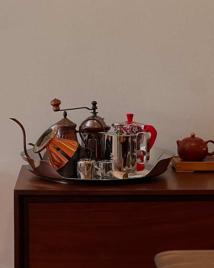 Cleaned all my coffee gears. Brainstorming on ideas for a small coffee corner!

#coffeetime #coffee #homecafe #teatable #teapot #Homecafegram 