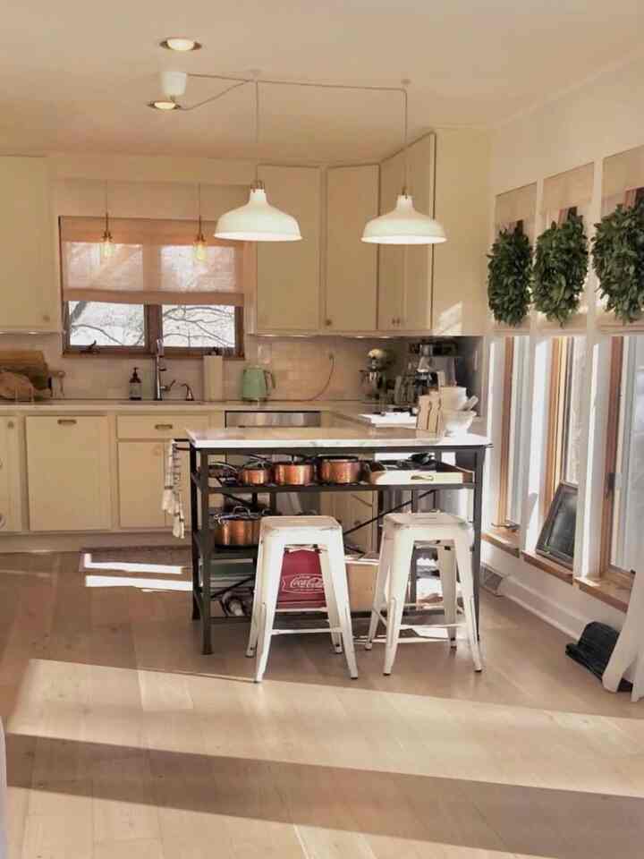 Since there was no island in my kitchen when I moved in, I needed more cooking space. So, I decided to get a marble island, and I use it all the time! She is so functional and beautiful.💕
#kitchen #marble #island #natural #warm #modern 
