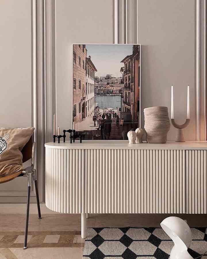 サイドボードのスタイリング🤎

#リビングルーム #livingroominterior #livingroomdecoration #lamp #lighting #livingroominterior #sideboard #vase #candleholder #Figure #vintagechair #chair #cushion #rug #poster #posterframe