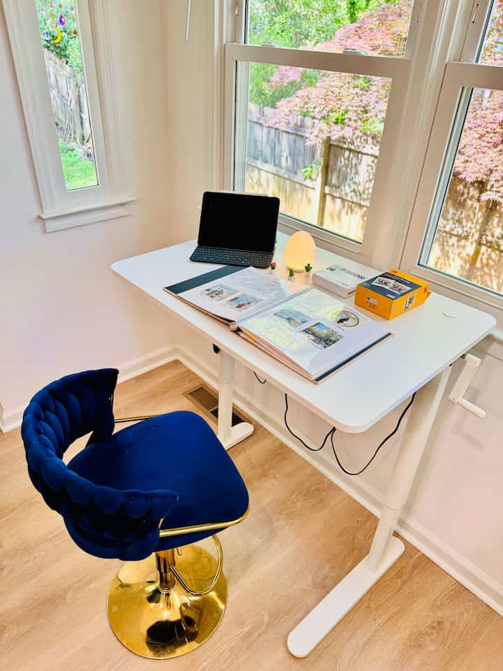 That view, that light, that chair—my dream work-from-home setup. 💚💙☀️🌳

#homeoffice #office #officeinterior #officespace #desk #stool #stoolchair #light #lightinginterior #lightingeffect #lighting #cozy #cozyroom #cozyinterior #cozyhome #warm #warmhouse #warmfeeling 