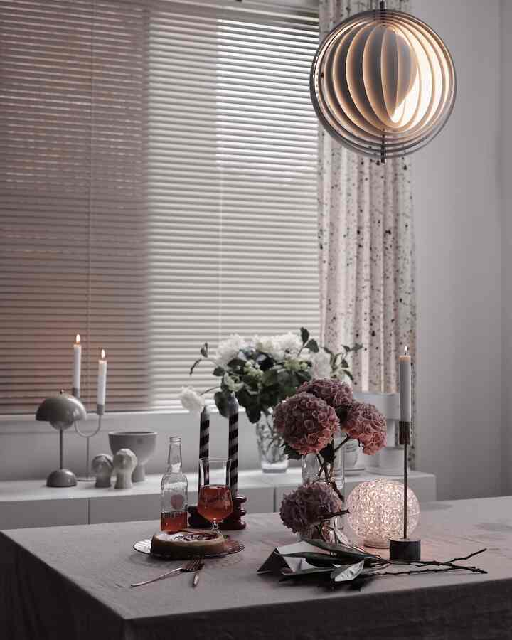 A lovely dining table setting 💕


#diningroom #diningroominterior #diningtable #diningspace #lightinginterior #lighting #lanp #moodlighting #candle  #candleholder #tablecloth #plate #gobletcup #glassvase #glasscup #pink #lovely #flower #flowerinterior 