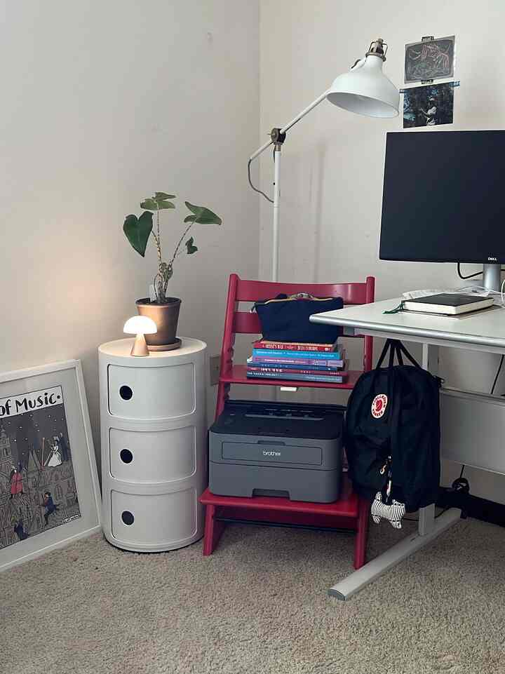 Transform an unused high chair into a stylish bookshelf or printer stand, just like I have. It beautifully organizes your workspace while adding a touch of color-coordinated charm to your shelves. 🤍❤️

#workplace #homeoffice #organizingtips #desk