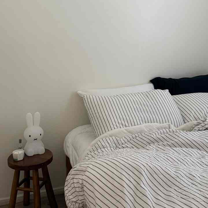 Cozy guest room - one of my favorite place to relax 🍀 #cozybedroom #cozyguestroom #guestroom