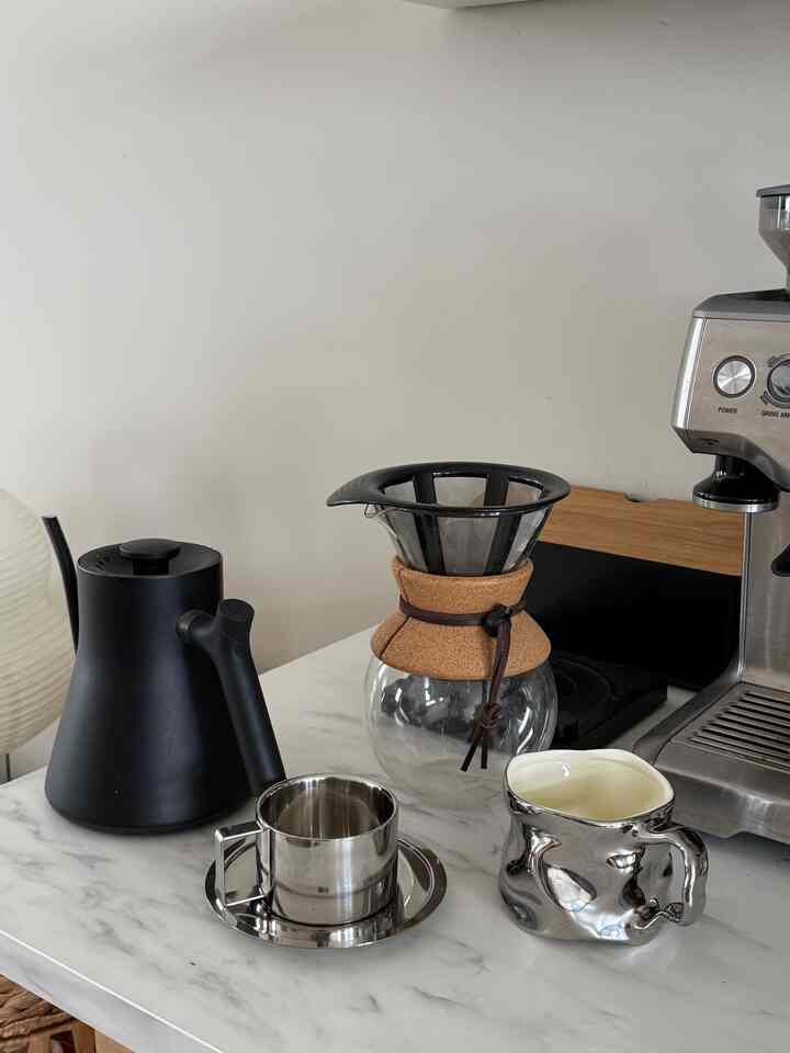 Each sip is better when the vessel speaks your language.
#ModernMugs #HomeBarista #CoffeeAesthetic #CozyVibes #MinimalKitchen