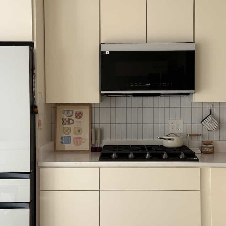 it’s so amazing to see how my kitchen transformed. Don’t you want to see it before the full renovation?😂

#BeforeAndAfter #KitchenRenovation #HomeTransformation #InteriorInspo #HomeGlowUp #KitchenMakeover #RenovationJourney #VintageToModern #FixerUpperStyle #BeforeTheMagic #HomeVibes #DesignDreams #HomeGoals #InspoAlert #CozyKitchen #HomeDetails #InteriorLovers #ModernLiving #DecorCrush #MyHomeStyle #dreamkitchen
