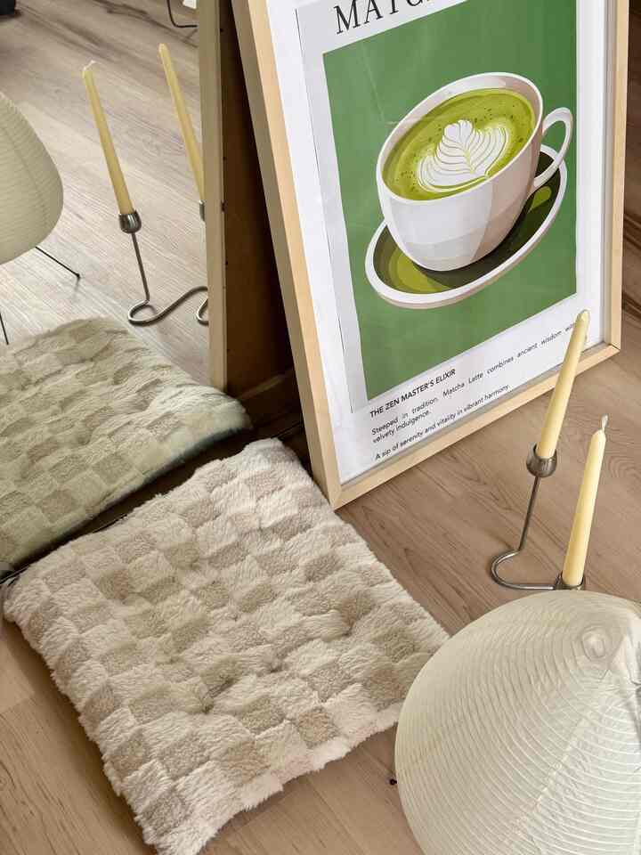 Matcha latte and fuzzy textures = instant peace.
#ZenInteriors #JapandiStyle #InteriorCalm #CandlelitCorners #ModernBoho
☕️🕯️✨