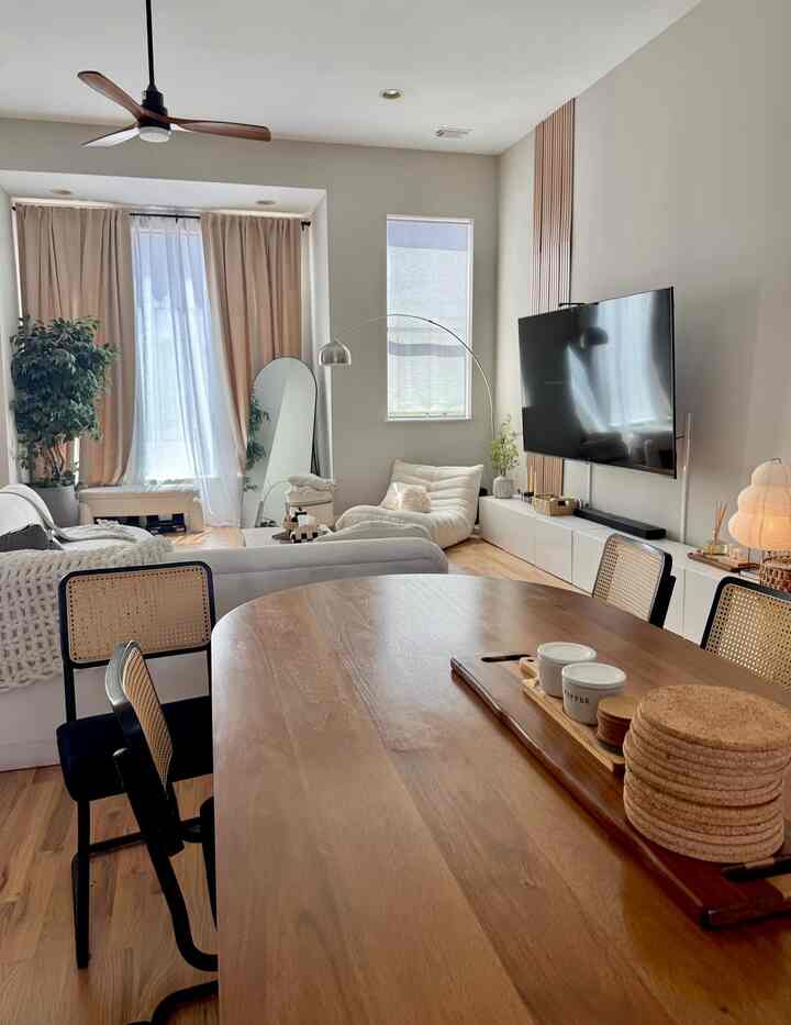 Neutral hues, soft textures, and a framed moment of calm. A gentle reminder that less really is more.
#MinimalInterior #NeutralHome #HomeVibes #DesignDetails #MatchaMood #TexturedLiving
🌾🕊️