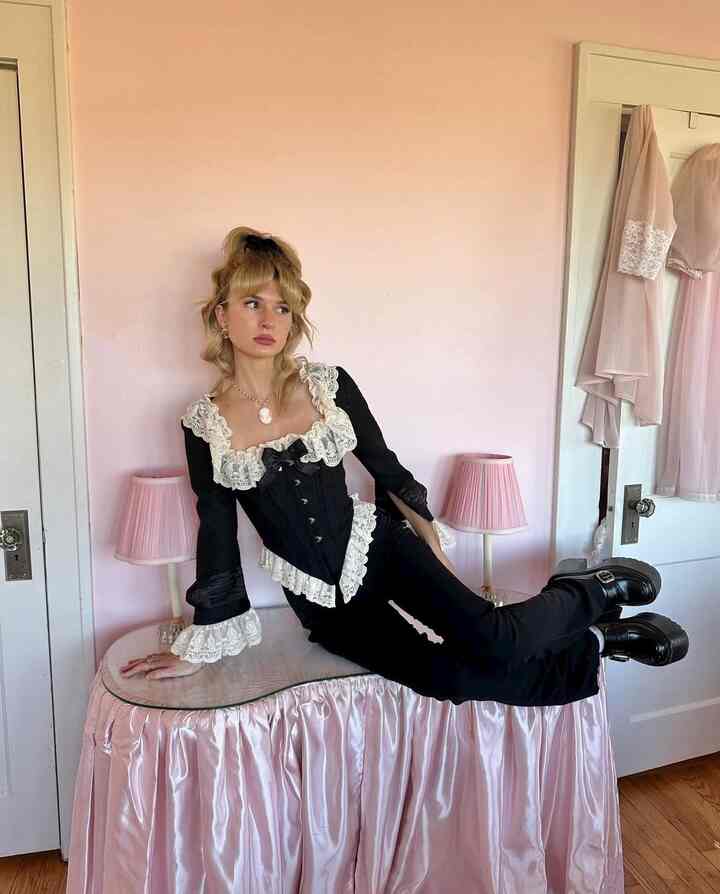 I had this custom vanity made for me, and we added a ruffle skirt made out of a satin fabric, I love the princess vibes 🎀🌸 #pink #pinkinterior #vanity #satin #bedroom #vintage ￼