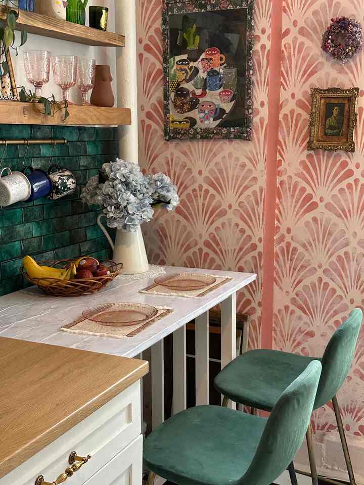 I love playing with variations of pink and green 🩷💚￼
#maximalist #Maximalism #colorful  #eclectic #grannychic ￼