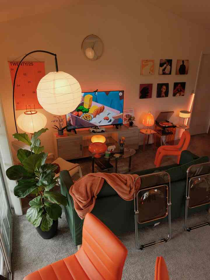 My favorite view + my favorite place on earth + my favorite color palette + my favorite everything

#warmtoneinterior #orangelamp #warmlighting #cozyspace #cozyroom #sunlight 