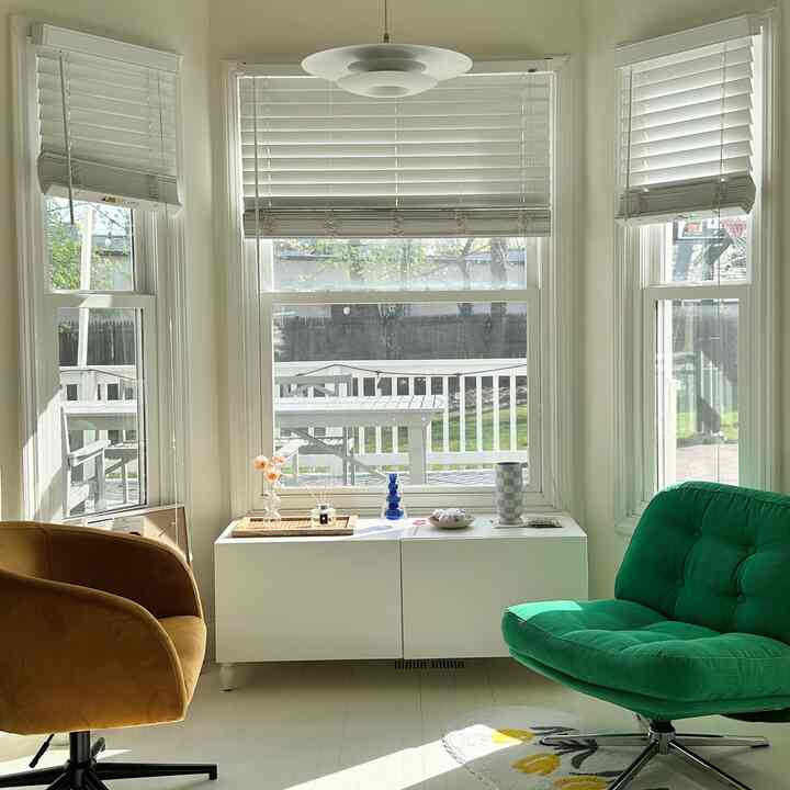 The sun is so nice, So I put all the blinds up and enjoyed the time ☺️

#ikea #ikeacabinet #ikeasofa #color #colorpoint 