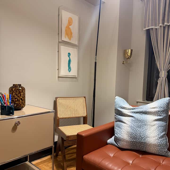 Extra chair for decoration 

#chair #furniturearrangement #furnituredesign 