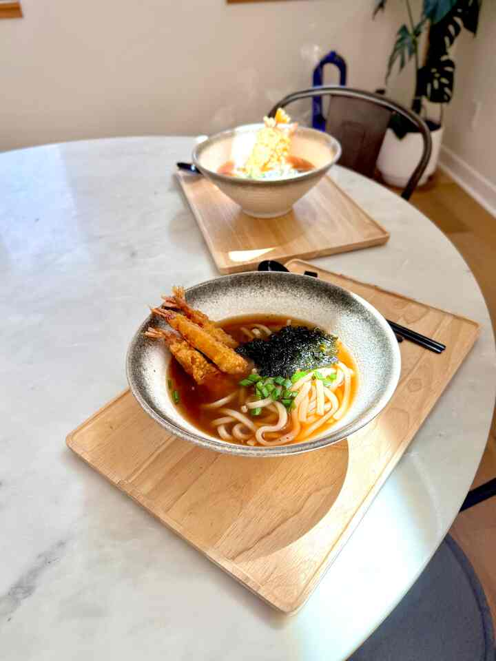 Shrimp Udon for weekend lunch!
#tablesetting #diningtable #marble #marbletable #bowl #lunch 