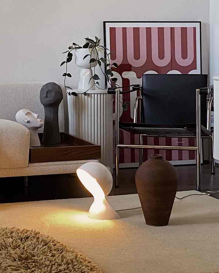Living room decoration.

#livingroominterior #livingroom #livingroomdecoration #lamp #sculptture #loungechair #chair #rug #vase #plant #Planterrier #poster #posterframe #interiorprops #homedecor #japandi #neutral 