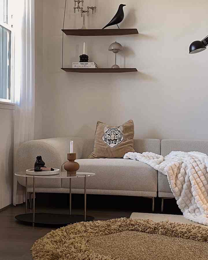 Japandi living room interior.


#livingroominterior #livingroom #livingroomdecoration #sidetable #candleholder #marbletray #incenseholder #blanket #cushion #lamp #lighting #lightinginterior #couch #shelf #shelfdecor #japandi 