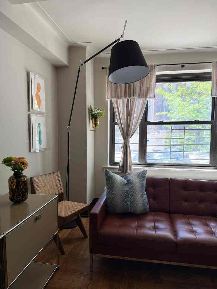 Summer already starts! 

#summervibe #sofa #cushion #flowerinterior 