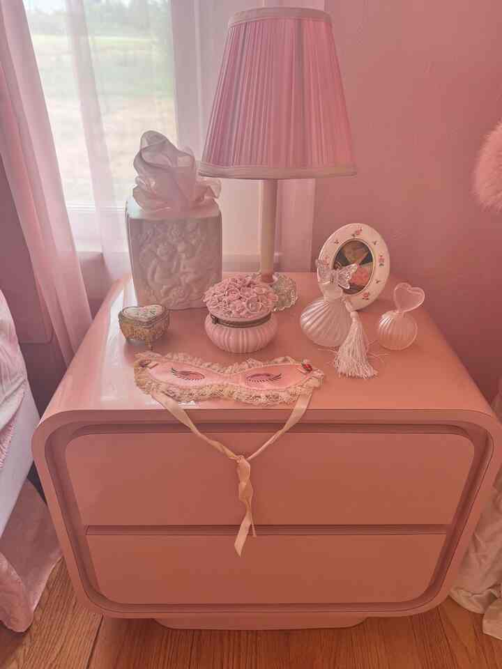 I love collecting vintage pink satin ruffle eye masks. They’re so dainty and cute 💕☁️ #pink #bedroom #nightstand #princess #vintage 