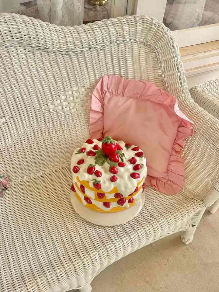 I can’t wait to host tea parties out here on my patio! I need to find a wicker coffee table so we can eat out here 🍰🍓🎀 #pink #vintage #patio #sofa #wicker ￼