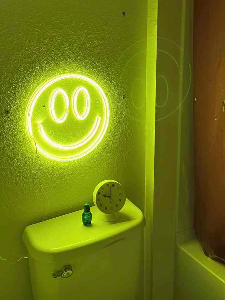 One neon light completely changed the vibe in my bathroom ✨ Rent-friendly glow up that makes a big difference! 

#interiorglowup #bathroomdecor #moodlighting #neonlight #smallspacedecor #rentalfriendly #bathroomdesign #homedetails #apartmenttherapy #homeinspo #interiorinspo #modernhome #decorideas #lightingdesign #homestyling #interiorstyling #designinspo #rentalliving #cozyhome #aestheticdecor