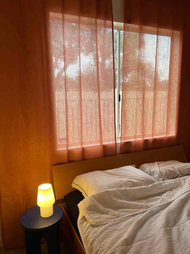 First time using a curtain! 🧡 I wanted to bring a terracotta, Spanish-inspired vibe into this guest room — loving how warm and cozy it feels. #guestroomdecor #terracottavibes #spanishstyle #warmminimalism #earthytone #homeinspo #interiorinspo #curtainlove #homedecorideas #cozyhome #homeaesthetic #textileinspo #interiorstyling #mediterraneanstyle #homevibes

