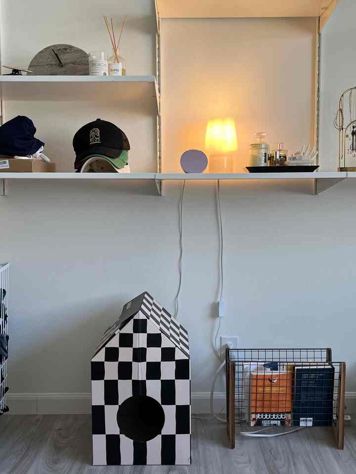 Masih memutuskan bagaimana cara mendekorasi rak Boaxel... Kami bahkan mungkin akan meletakkan TV di sana! 📺✨ Tidak sabar untuk melihat bagaimana semuanya akan disatukan. #boaxel #shelfstyling #homedecorjourney #spacesolutions #interiorinspo #storagestyling #homevibes #cozyhome #modernliving #homedetails