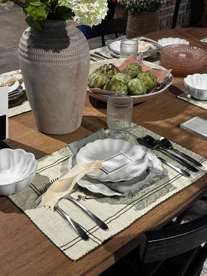 Dinner table setting inspo from the Magnolia Market. Love the pink and jade combo! #magnolia