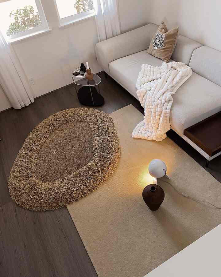A calm and simple living room.


#livingroom #livingroominterior #livingroomdecoration #minimalist #minimalliving #minimalinterior #lamp #lighting #lightinginterior #rug #couch #sofa #blanket #sidetable #marbletray 
