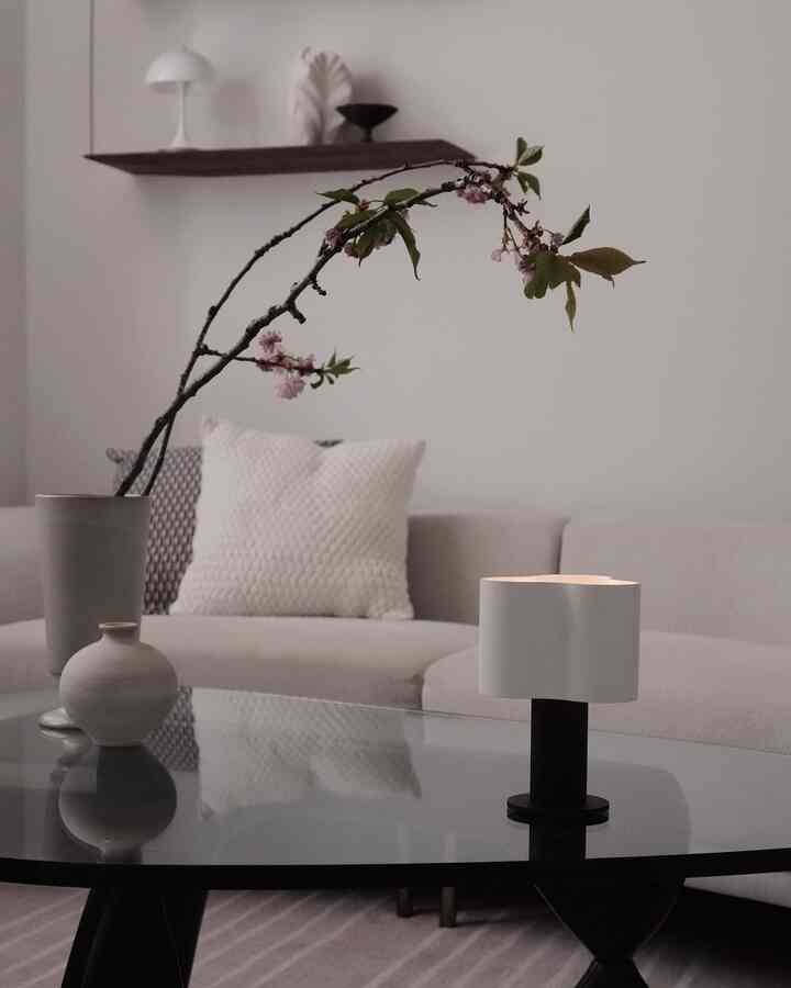 Bringing spring indoors with cherry blossoms in my living room. 

#spring #springinterior #livingroom #livingroominterior #livingroomdecoration #cherryblossom #lamp #lighting #lightinginterior #homedecor #vase #cushion 