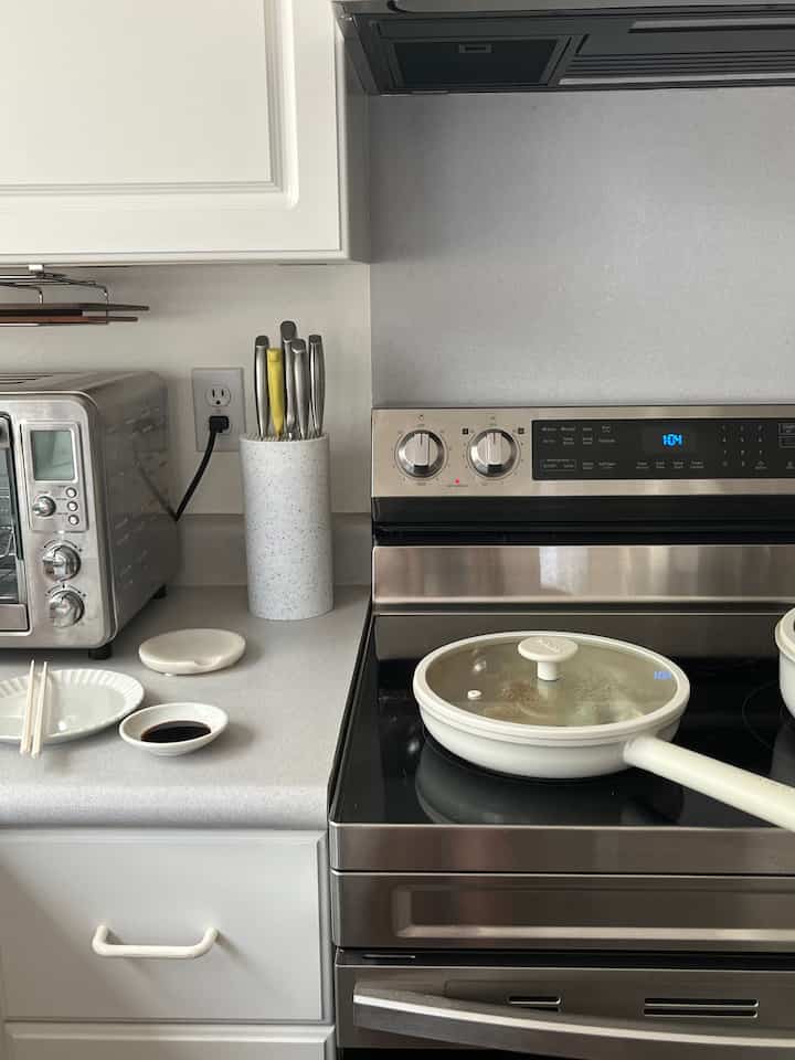 These ceramic fry pans are amazing! 🍳 Not only do they cook perfectly, but they’re also safer for your body than other coated pans. Total game changer in the kitchen! #ceramiccookware #healthykitchen #kitchenessentials #cookingvibes #nonstickpan #safeandstylish #homedecor #kitcheninspo #simpleliving #cookwarelove