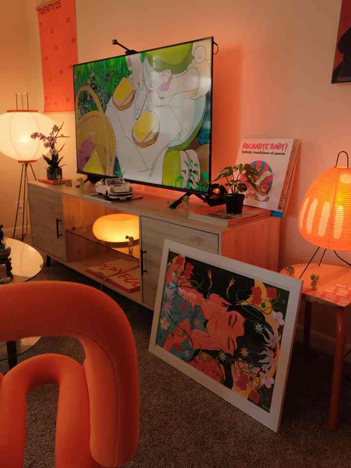 Using stools is one of the best ways to elevate certain pieces of decor such as lamps or anything else you want to display

In addition, some stools are stackable, making them great for storage :)

#stoolchair #stool #ikeastool 