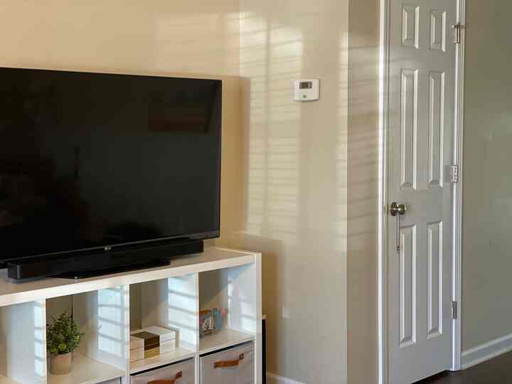 A quiet afternoon — the shadow cast by light in the living room feels like a whisper of time 🧡

#sunlight #shadow #livingroom 
