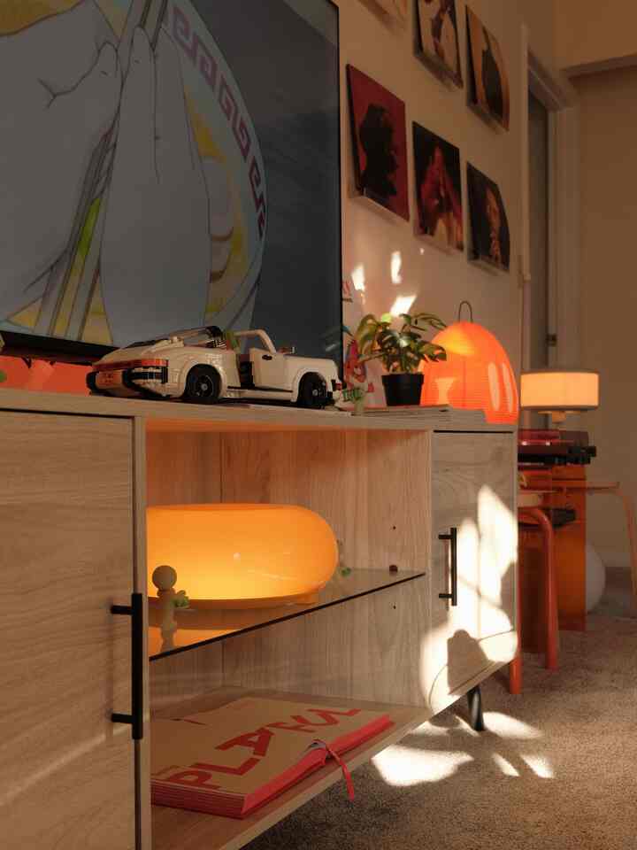 Beberapa foto close-up dari rak TV Facebook Marketplace :)

Saya mendapatkannya dari seseorang yang mencoba menjualnya karena mereka akan pindah dari negara bagian ini!

#barangbekas #thrifted #tvstand #tvconsole