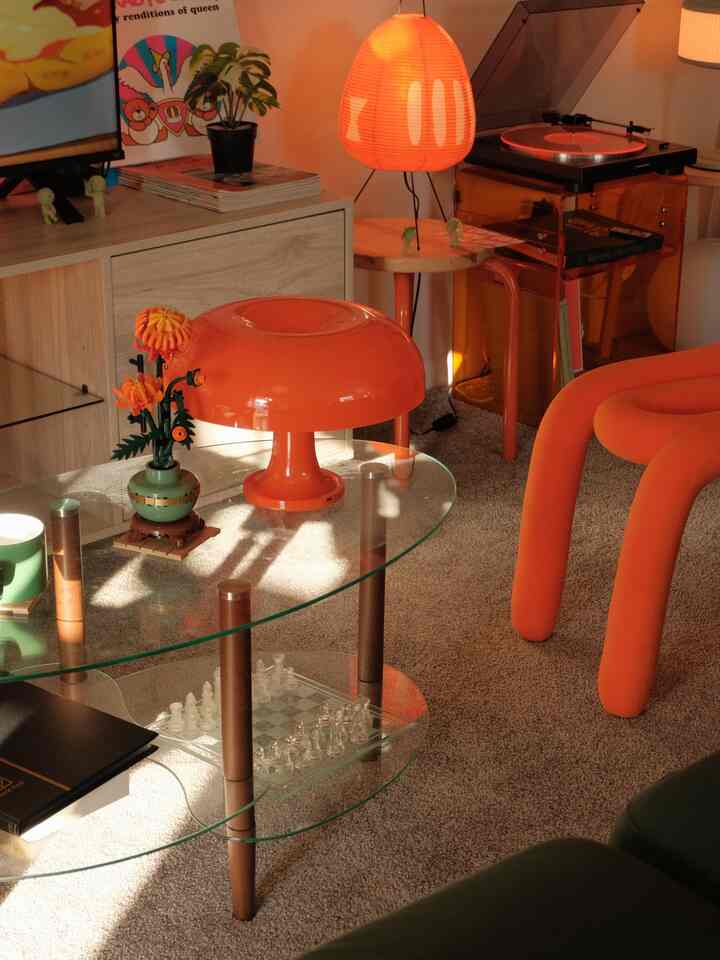 This photo is my reminder to clean my glass coffee table and make it sparkle again 🥲

#glasstable #coffeetable #coffeetableaesthetic #warminterior