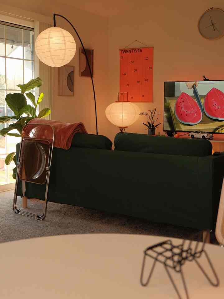 We got a new accent chair; now we just need a new sofa 😮‍💨

This is my official announcment that a sofa collaboration is in the works!

#sofa #newsofa #apartmentupgrade #warmhome 