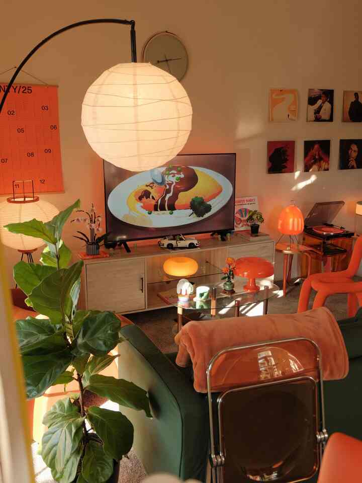 Standing on my kitchen countertop for this shot :) again!

#orange #warmhues #naturalinterior 