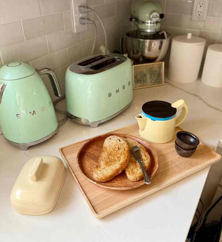 Saya suka warna pastel! Kombinasi favorit saya adalah kuning mentega dan hijau mint. 💛💚
#dapur #coffee #color #pastel #natural #warm