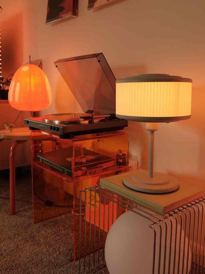 Orange hues ☺️🍊

#orangehues #warmlighting #teaknewyork #vinyl #turntable